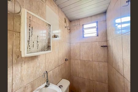 Banheiro de kitnet/studio para alugar com 1 quarto, 230m² em União, Belo Horizonte