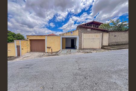 Studio para alugar com 230m², 1 quarto e sem vaga Studio para alugar com 230m², 1 quarto e sem vagaFachada