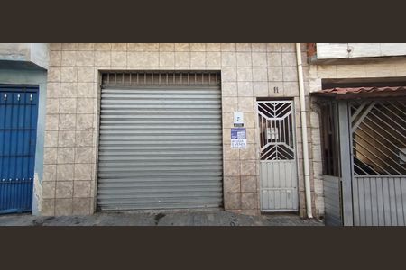 Casa para alugar com 11m², 2 quartos e 2 vagasFachada + placa