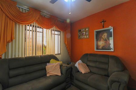 Casa para alugar com 11m², 2 quartos e 2 vagasSala