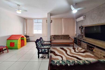 Sala 1 de apartamento à venda com 3 quartos, 165m² em Icaraí, Niterói