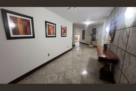 Apartamento à venda com 100m², 2 quartos e 1 vaga Apartamento à venda com 100m², 2 quartos e 1 vagaHall
