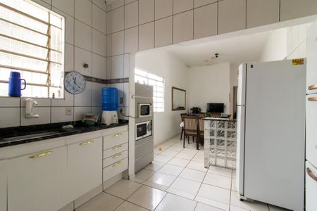 Casa à venda com 333m², 3 quartos e 2 vagas Casa à venda com 333m², 3 quartos e 2 vagasCozinha