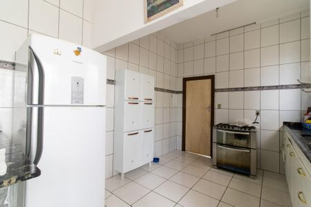 Casa à venda com 333m², 3 quartos e 2 vagas Casa à venda com 333m², 3 quartos e 2 vagasCozinha