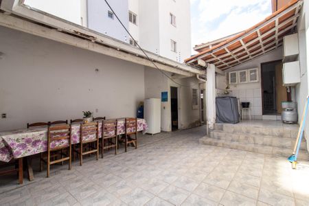 Casa à venda com 333m², 3 quartos e 2 vagas Casa à venda com 333m², 3 quartos e 2 vagasÁrea externa