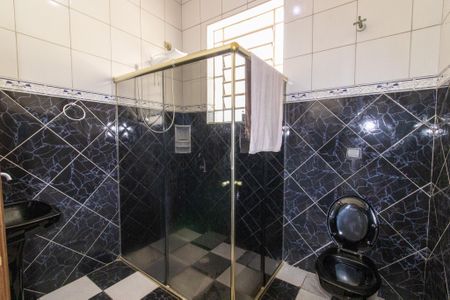 Casa à venda com 333m², 3 quartos e 2 vagas Casa à venda com 333m², 3 quartos e 2 vagasBanheiro