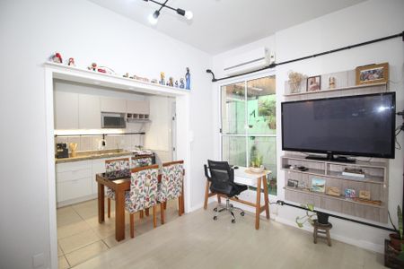 Sala de apartamento à venda com 2 quartos, 84m² em Petrópolis, Porto Alegre