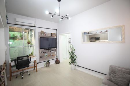 Sala de apartamento à venda com 2 quartos, 84m² em Petrópolis, Porto Alegre