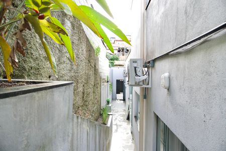 Casa à venda com 200m², 3 quartos e 2 vagasCorredor externo