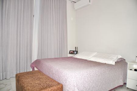 Casa à venda com 200m², 3 quartos e 2 vagasSuíte