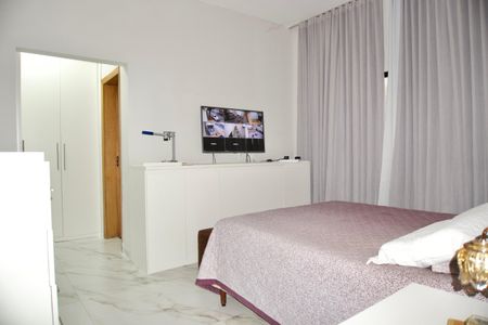 Casa à venda com 200m², 3 quartos e 2 vagasSuíte