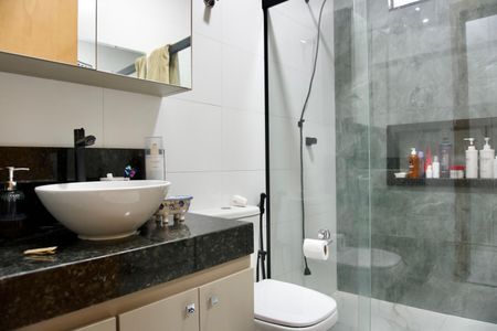 Casa à venda com 200m², 3 quartos e 2 vagasSuíte - Banheiro