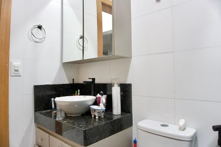 Casa à venda com 200m², 3 quartos e 2 vagasSuíte - Banheiro