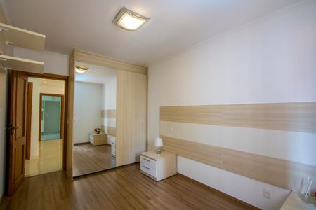 Apartamento à venda com 106m², 3 quartos e 2 vagas Apartamento à venda com 106m², 3 quartos e 2 vagasQuarto 1 - Suíte