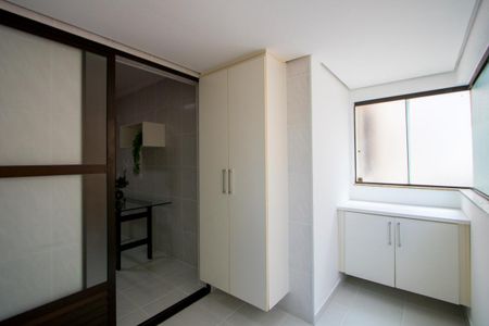 Apartamento à venda com 106m², 3 quartos e 2 vagas Apartamento à venda com 106m², 3 quartos e 2 vagasÁrea de serviço