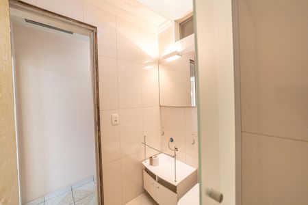 Casa à venda com 200m², 2 quartos e 1 vagaBanheiro
