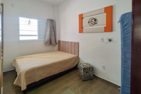 Quarto de casa de condomínio para alugar com 2 quartos, 45m² em Jardim Imperador, Praia Grande