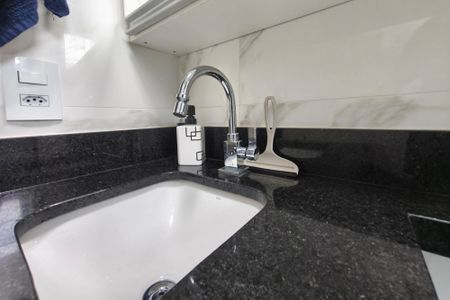 Banheiro de apartamento à venda com 2 quartos, 43m² em Jardim São José, Campinas