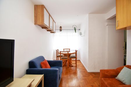Sala de estar de apartamento para alugar com 1 quarto, 49m² em Cerqueira César, São Paulo