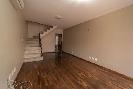 Sala de casa à venda com 2 quartos, 136m² em Vila Feliz, São Paulo