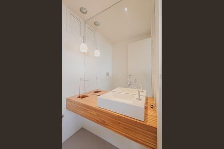 Apartamento à venda com 126m², 2 quartos e 2 vagasLavabo