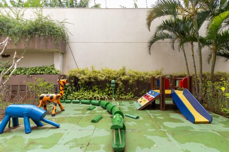 Apartamento para alugar com 215m², 3 quartos e 4 vagasÁrea comum - Playground