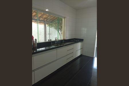Casa para alugar com 3 quartos, 1000m² em Joá, Lagoa Santa