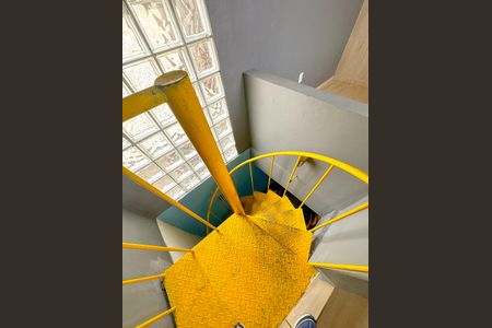 Apartamento para alugar com 65m², 2 quartos e sem vagaEscada