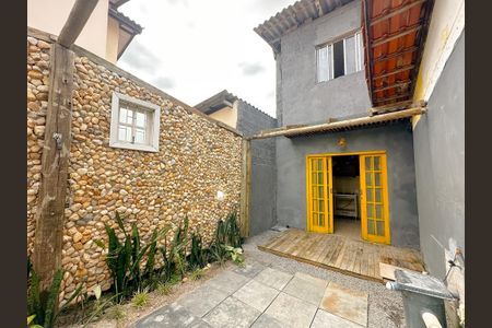 Apartamento para alugar com 65m², 2 quartos e sem vagaÁrea externa