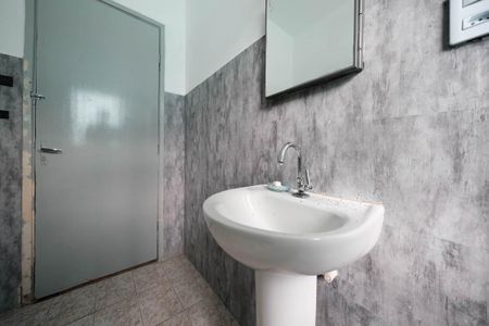 Casa à venda com 104m², 2 quartos e 1 vagaBanheiro