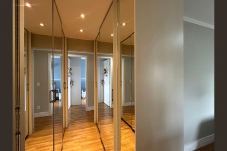 Apartamento para alugar com 131m², 3 quartos e 2 vagas Apartamento para alugar com 131m², 3 quartos e 2 vagasCloset da suíte