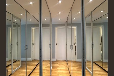 Apartamento para alugar com 131m², 3 quartos e 2 vagas Apartamento para alugar com 131m², 3 quartos e 2 vagasCloset da suíte