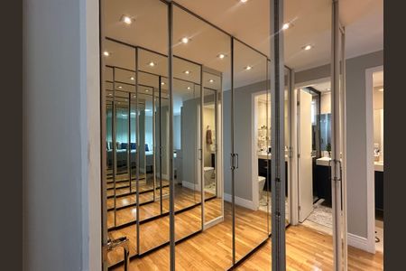 Apartamento para alugar com 131m², 3 quartos e 2 vagas Apartamento para alugar com 131m², 3 quartos e 2 vagasCloset da suíte