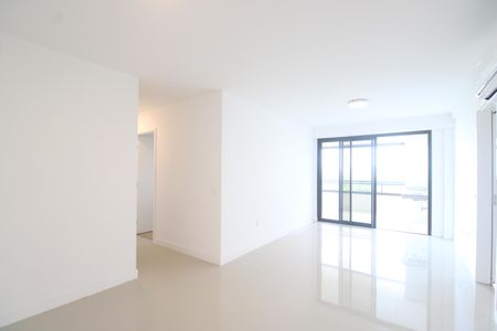 Sala de apartamento para alugar com 3 quartos, 118m² em Barra da Tijuca, Rio de Janeiro