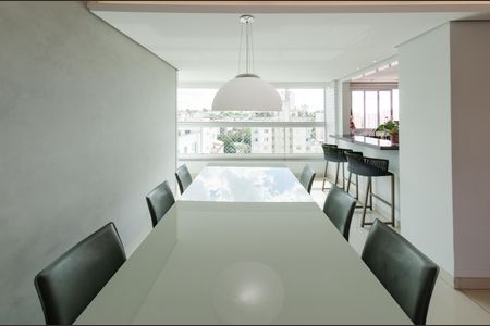 Apartamento à venda com 120m², 4 quartos e 3 vagasSala