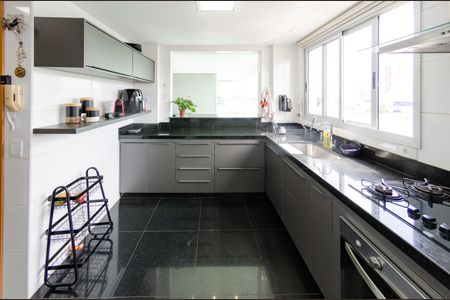 Cozinha de apartamento à venda com 4 quartos, 120m² em Sagrada Família, Belo Horizonte