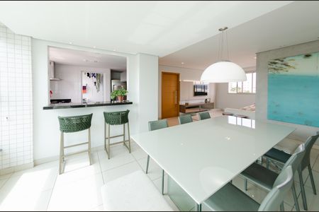 Sala de apartamento à venda com 4 quartos, 120m² em Sagrada Família, Belo Horizonte