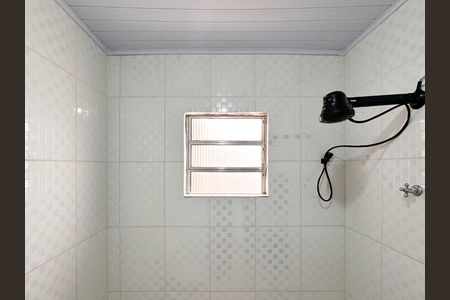 Casa para alugar com 70m², 2 quartos e 1 vaga Casa para alugar com 70m², 2 quartos e 1 vagaBanheiro Social