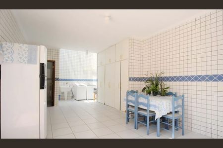 Casa à venda com 6 quartos, 300m² em Vila Carrão, São Paulo