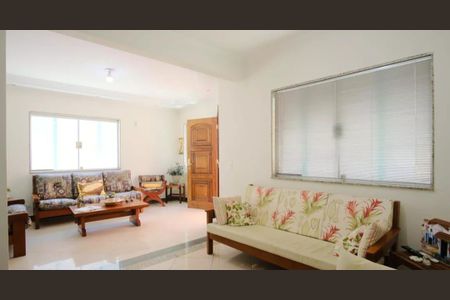 Casa à venda com 6 quartos, 300m² em Vila Carrão, São Paulo