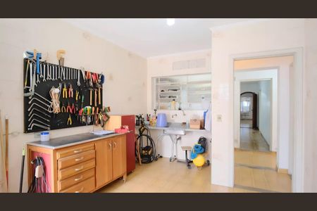 Casa à venda com 6 quartos, 300m² em Vila Carrão, São Paulo