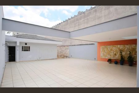 Casa à venda com 6 quartos, 300m² em Vila Carrão, São Paulo