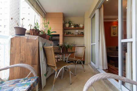 Apartamento à venda com 122m², 3 quartos e 2 vagas Apartamento à venda com 122m², 3 quartos e 2 vagasVaranda