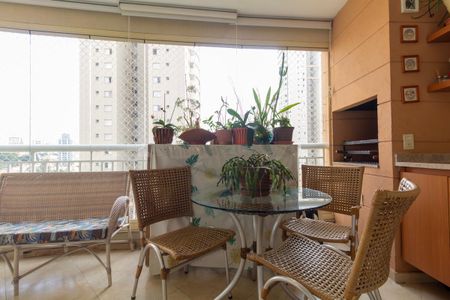 Apartamento à venda com 122m², 3 quartos e 2 vagas Apartamento à venda com 122m², 3 quartos e 2 vagasVaranda