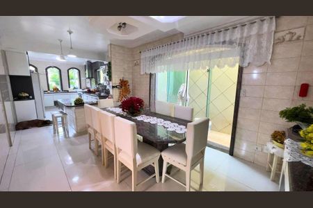 Casa à venda com 4 quartos, 480m² em Parque dos Passaros, São Bernardo do Campo