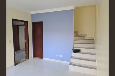 Casa à venda com 2 quartos, 85m² em Parque Maria Domitila, São Paulo