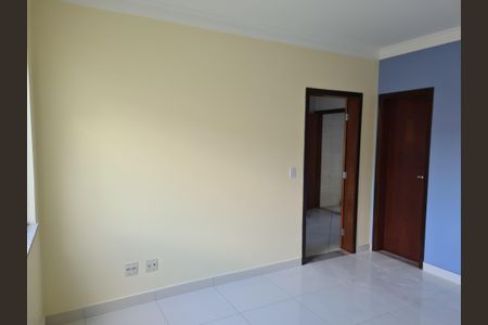 Casa à venda com 2 quartos, 85m² em Parque Maria Domitila, São Paulo