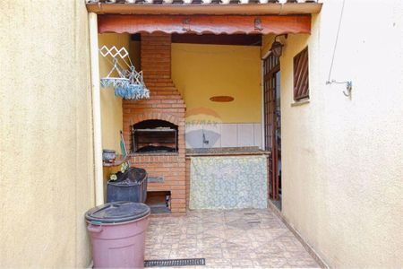 Casa à venda com 130m², 3 quartos e 2 vagas