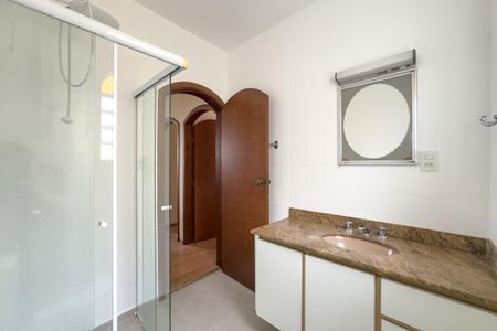 Casa para alugar com 224m², 4 quartos e 3 vagasBanheiro Social