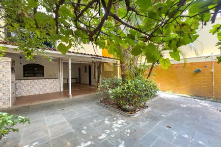 Casa para alugar com 224m², 4 quartos e 3 vagasQuintal